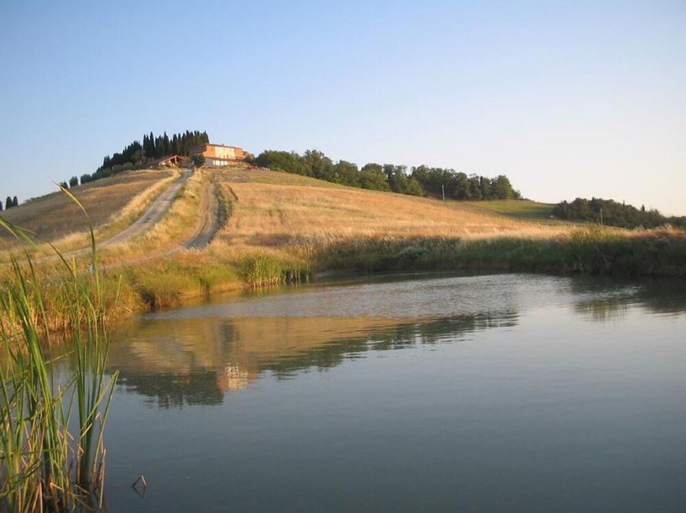 Agriturismo Le Crete Appartamenti — 4-Star Luxury Hotel in Asciano, Italy