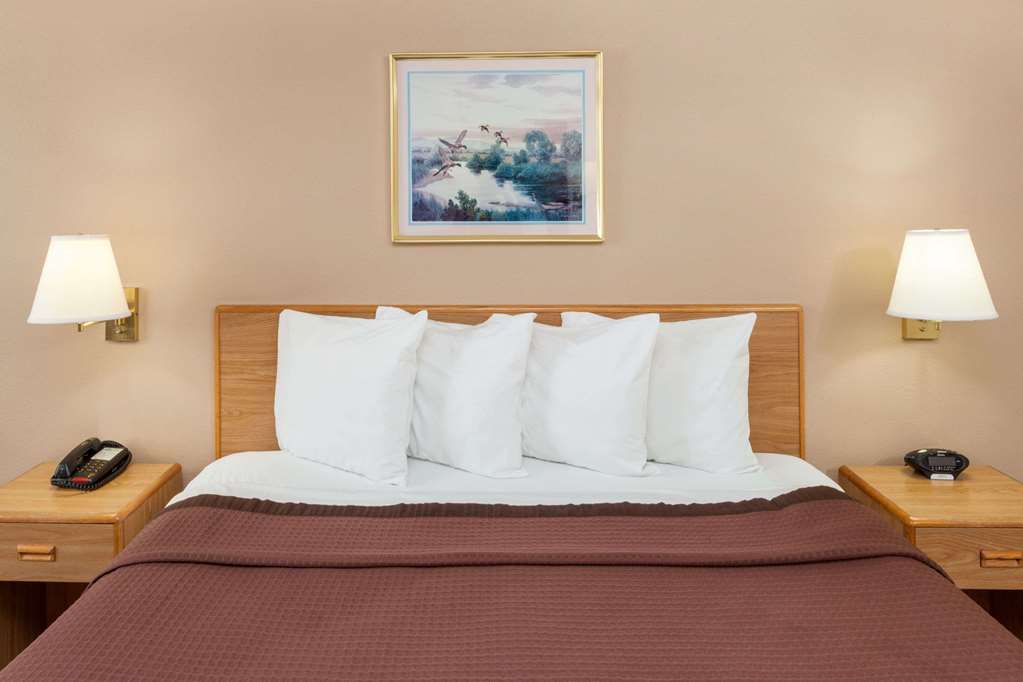 Days Inn by Wyndham Charleston - photo 7
