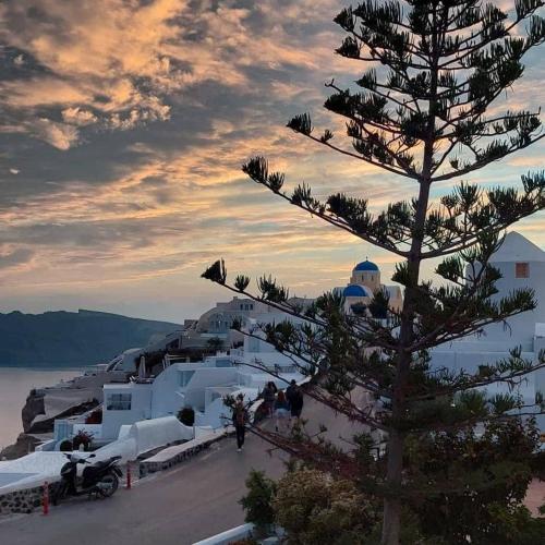 Sensia Caldera 360 Sea View in Oia, Greece