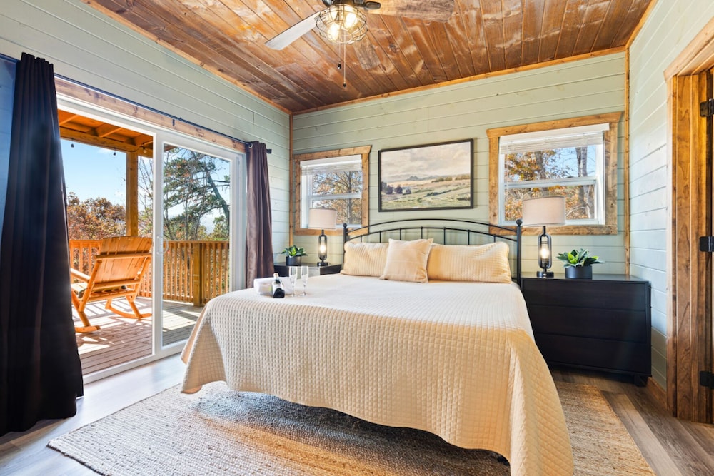 Luxe Mountain Pool Escape by Ghosal Luxury Lodging - photo 8