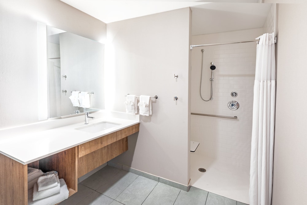 Staybridge Suites Portland by IHG - photo 21