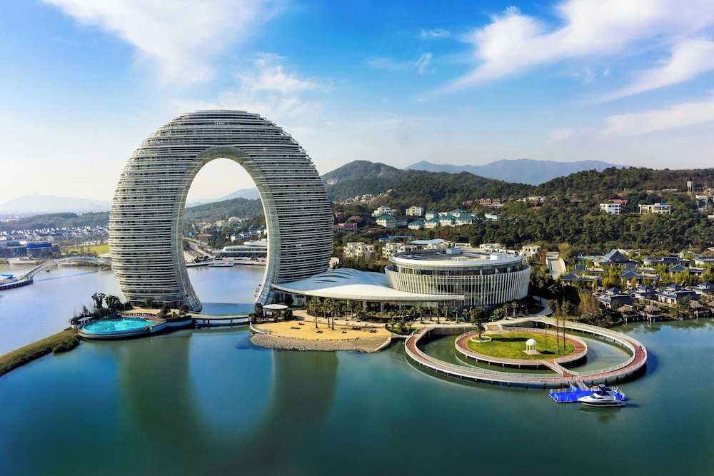 Sheraton Huzhou Hot Spring Resort — 5-Star Luxury Hotel in Huzhou, People's Republic of China