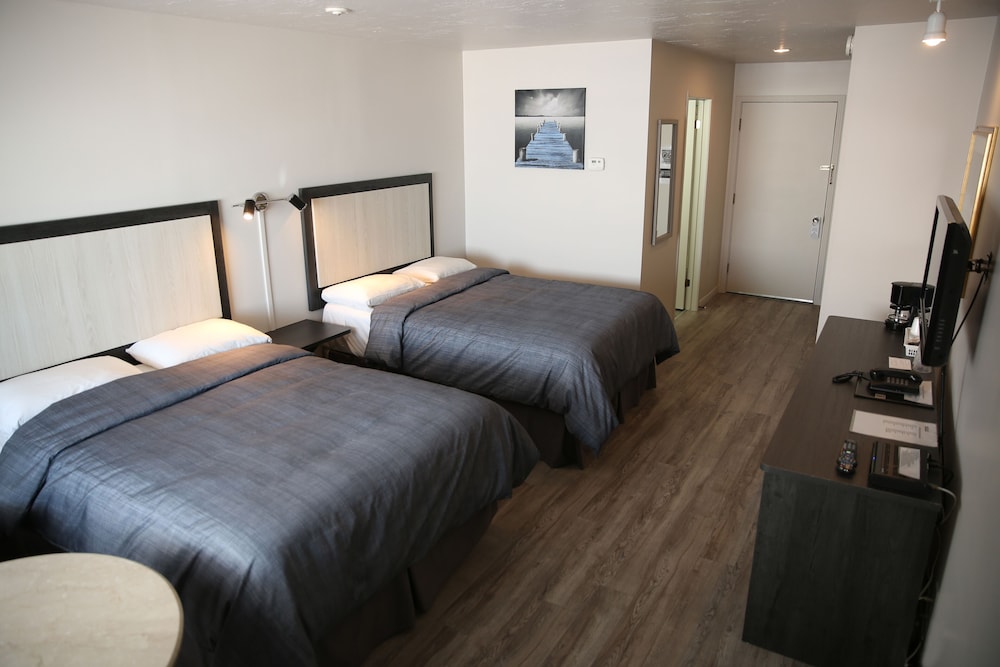Motel Castille — hotel near Roberval Airport