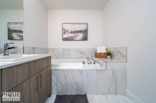 New Chic Modern Home King bed Foosball Sleeps 8 — 4-Star Luxury Hotel in Edmonton, Canada