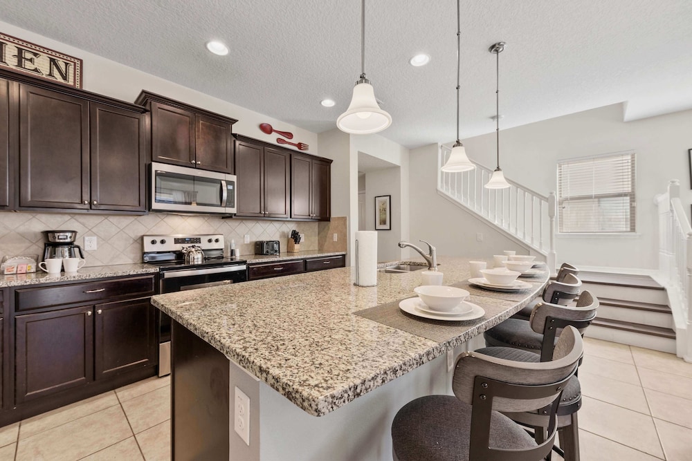 Beautiful Townhome With Splash Pool and Game Room - photo 58