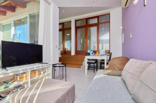 Purple SeaView Apartment