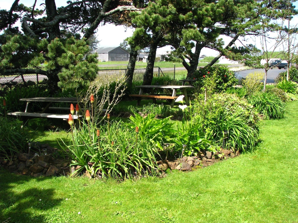 Pacific City Inn - photo 32