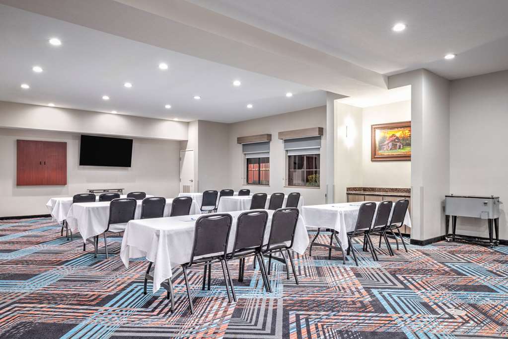 La Quinta Inn & Suites by Wyndham Alvarado - photo 37