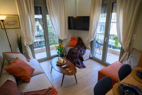 Daisy's Deluxe Athenian 2bedroom by MPS — 4-Star Luxury Hotel in Athens, Greece