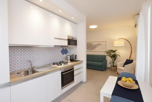 Adamaina Sea view apartment with private garage — 4-Star Luxury Hotel in Sestri Levante, Italy
