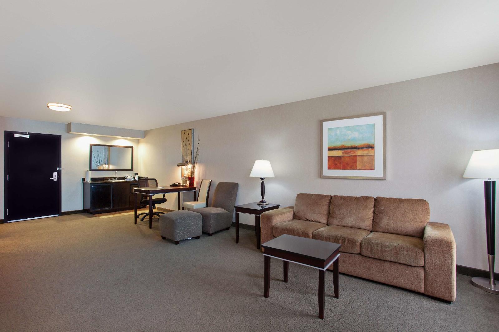 Hampton Inn & Suites Roseville - photo 6