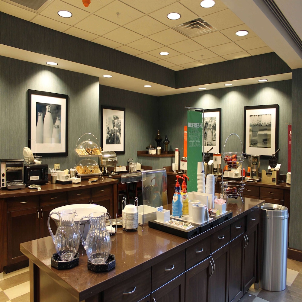 Hampton Inn & Suites Stroudsburg Pocono Mountains - photo 28