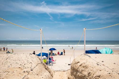 Absolute Beach by Oak Island Accommodations - photo 40
