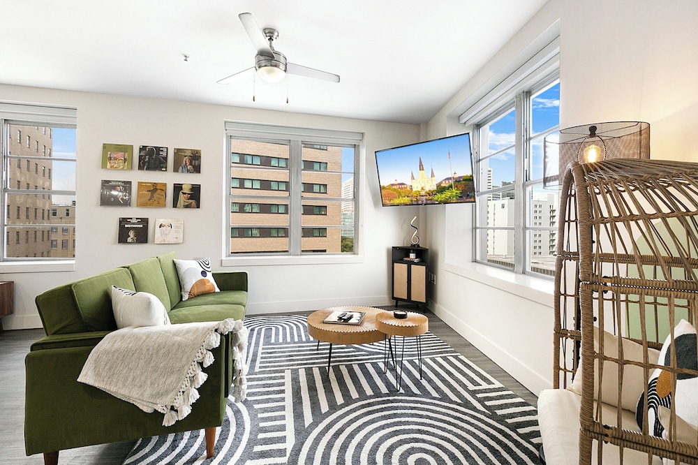 Luxury 2 Bedroom Condo Steps Away from the French Quarter — 4-Star Luxury Hotel in New Orleans, United States