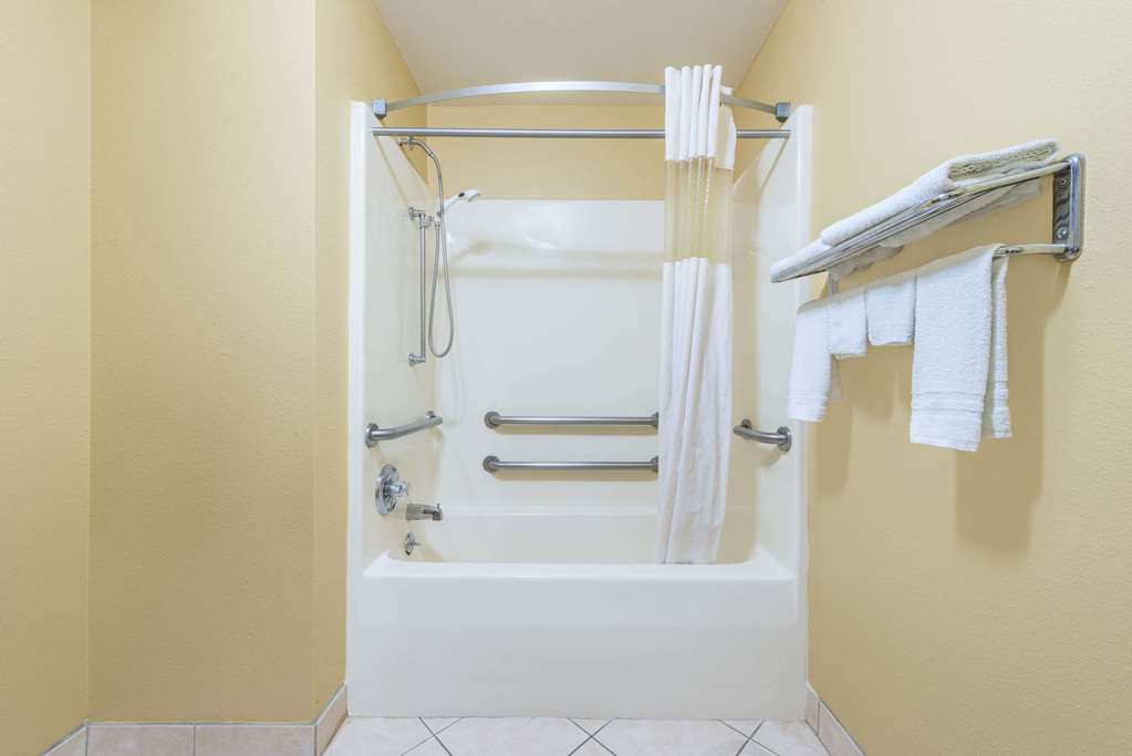 Super 8 by Wyndham Troy IL St. Louis Area - photo 4