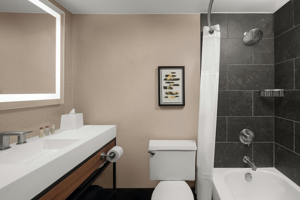 Renaissance Chicago North Shore Hotel - photo 39