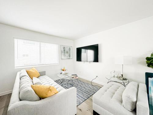 Charming 2 BR 2 Story Retreat in Heart of LA BR4 — 4-Star Luxury Hotel in Los Angeles, United States