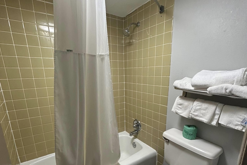 Days Inn by Wyndham Byron - photo 18