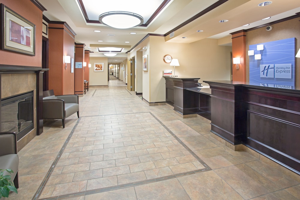 Holiday Inn Express & Suites Minot by IHG - photo 31