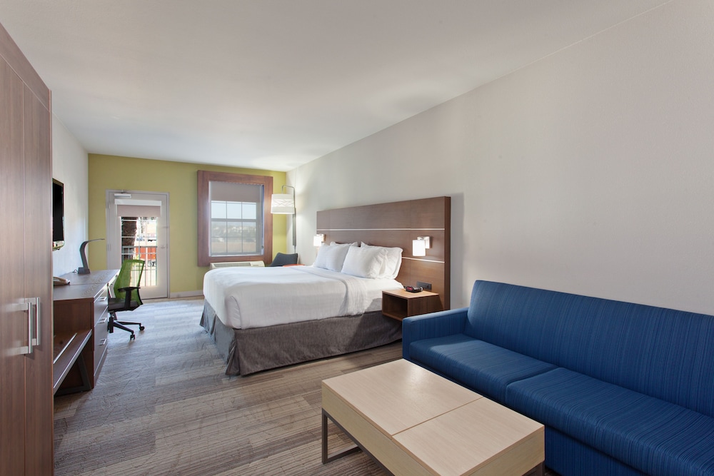 Holiday Inn Express & Suites Corona by IHG - photo 16