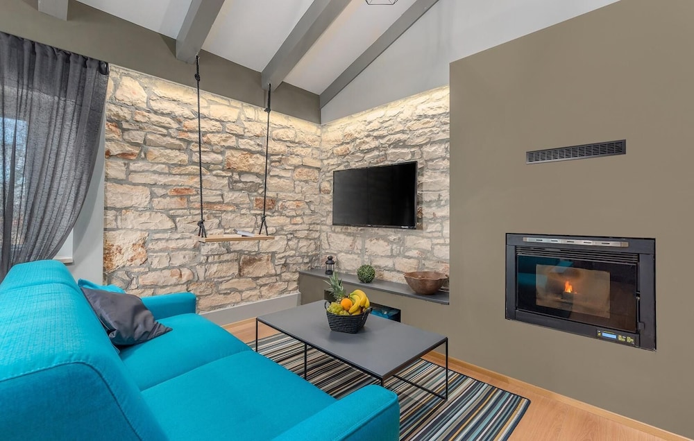 Apartment Romano with Sea View near Poreč — 4-Star Luxury Hotel in Porec, Croatia