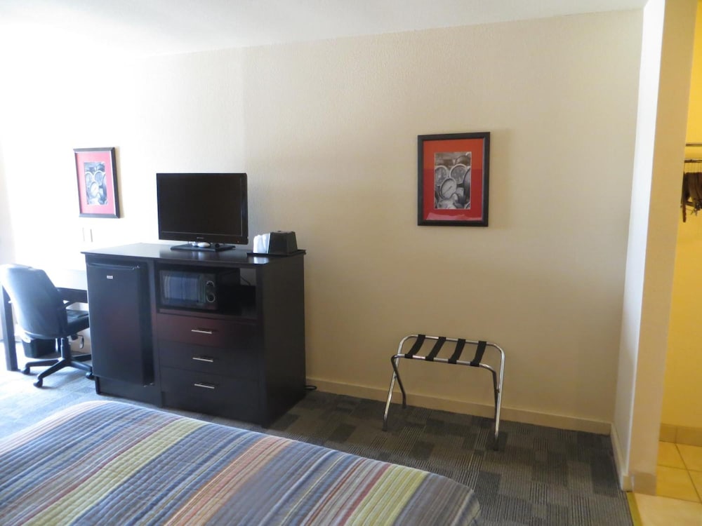 Kenedy Country Inn - photo 16