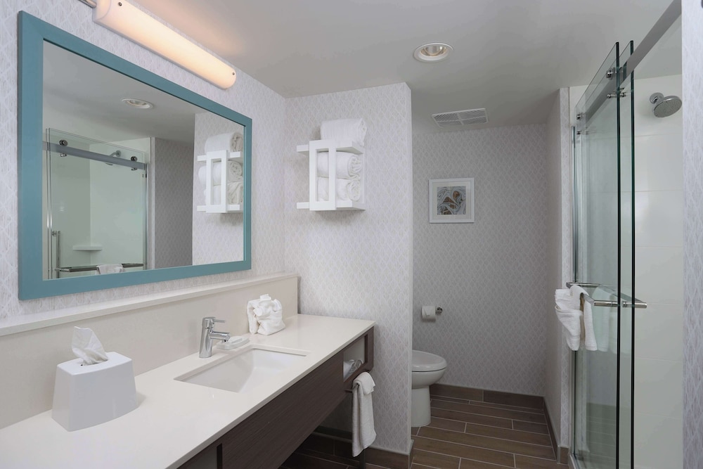 Hampton Inn & Suites Manistee Waterfront - photo 24