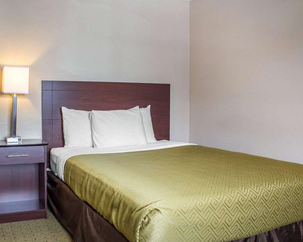 Econo Lodge Ames Area - photo 8