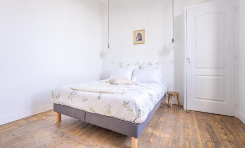 Grand Duplex Avec SPA Et Parking Prive 8 Personnes in Paray-Le-Monial, France