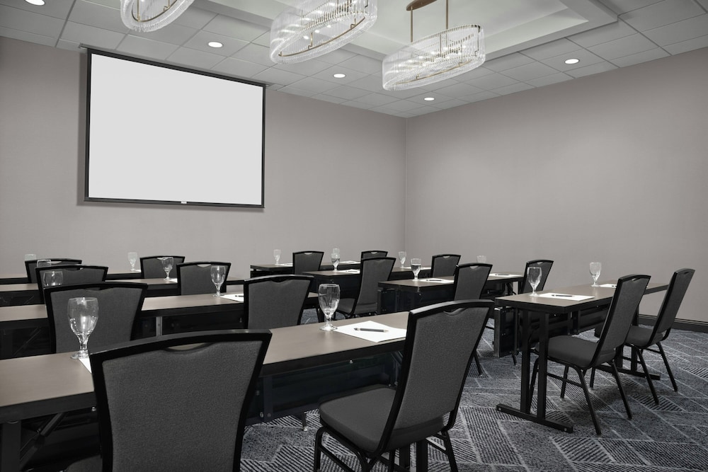 SpringHill Suites Savannah Downtown Historic District - photo 33