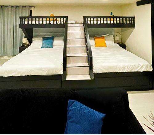 Azalea Landing Custom Bunk Spacious Hot Tub — Brookings