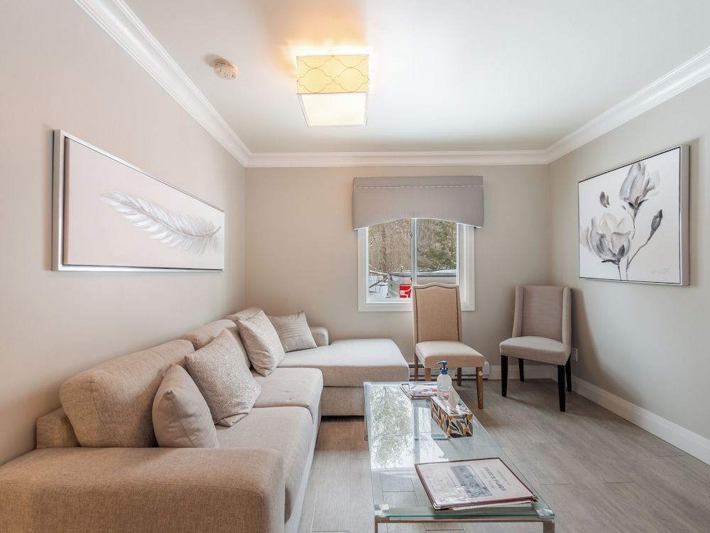 Somerset Lakeside Resort in Peterborough, Canada