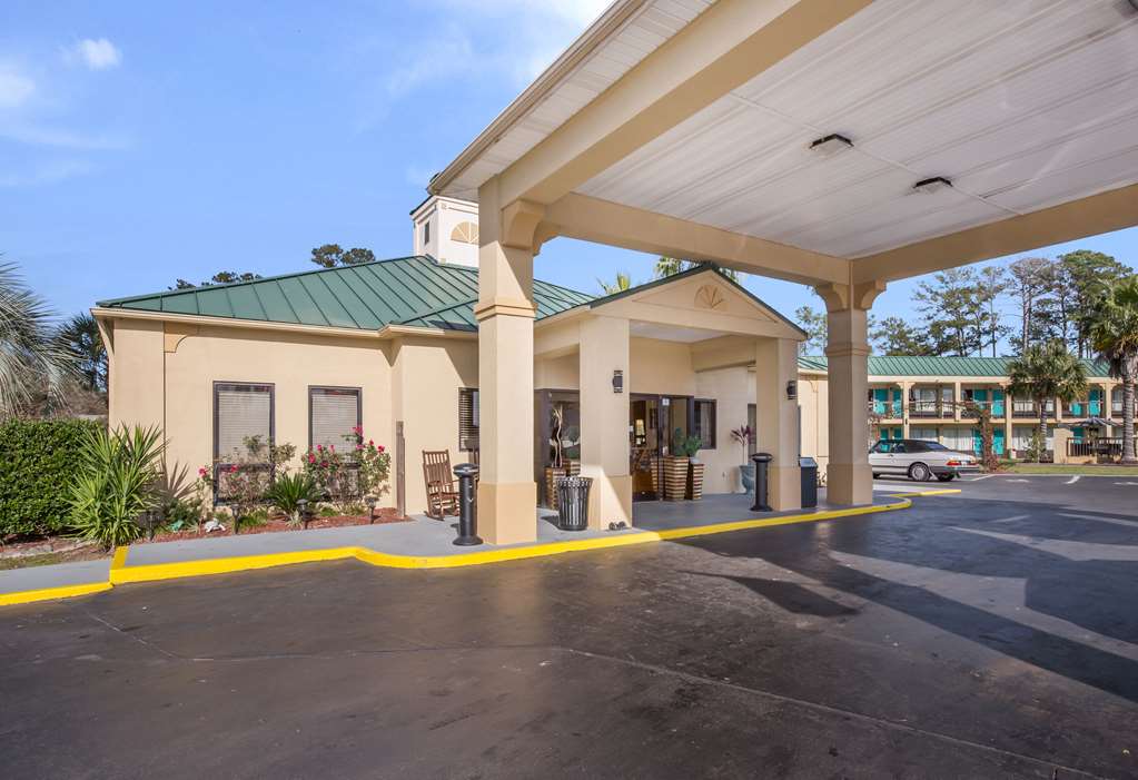 Econo Lodge Inn & Suites Hardeeville I 95 - photo 7