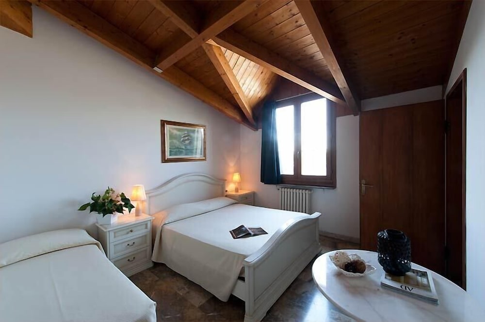 Hotel Caselle — San Lazzaro