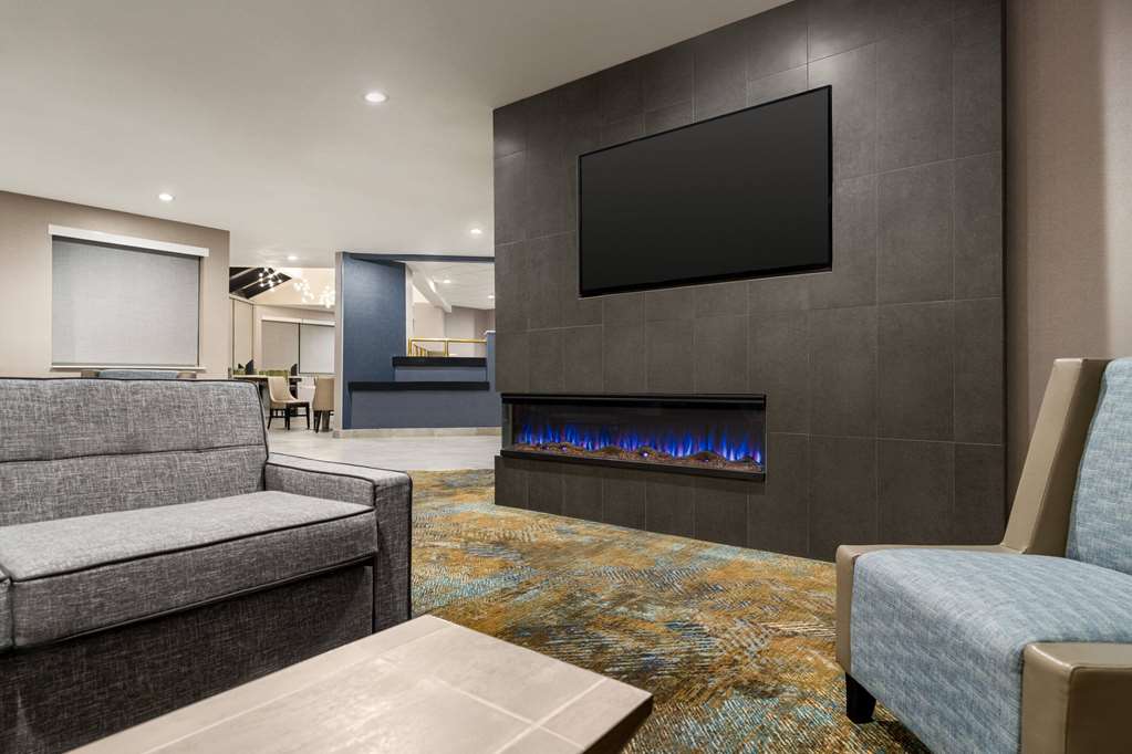 La Quinta Inn & Suites by Wyndham Round Rock North - photo 8