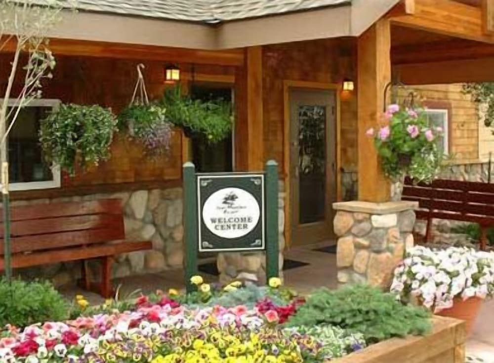 Swan Mountain Resort - carbon neutral hotel in Keystone