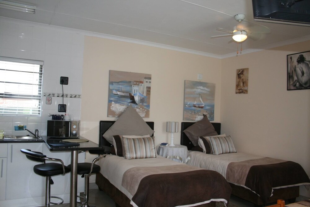 Amber Bed and Breakfast South Africa — 4-Star Luxury Hotel in East London, South Africa