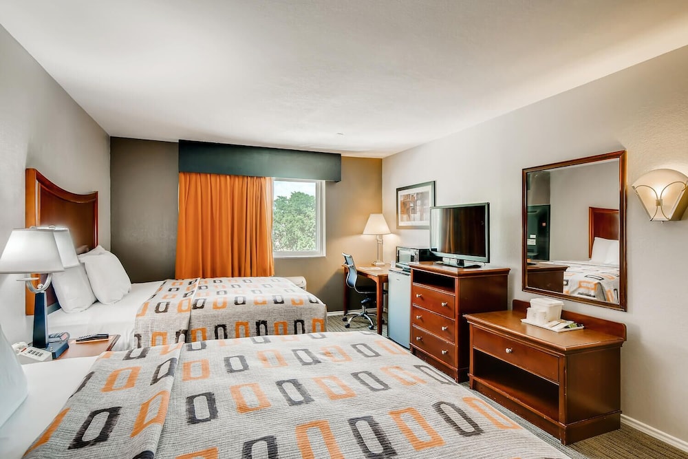 Orangewood Inn & Suites Midtown - photo 13