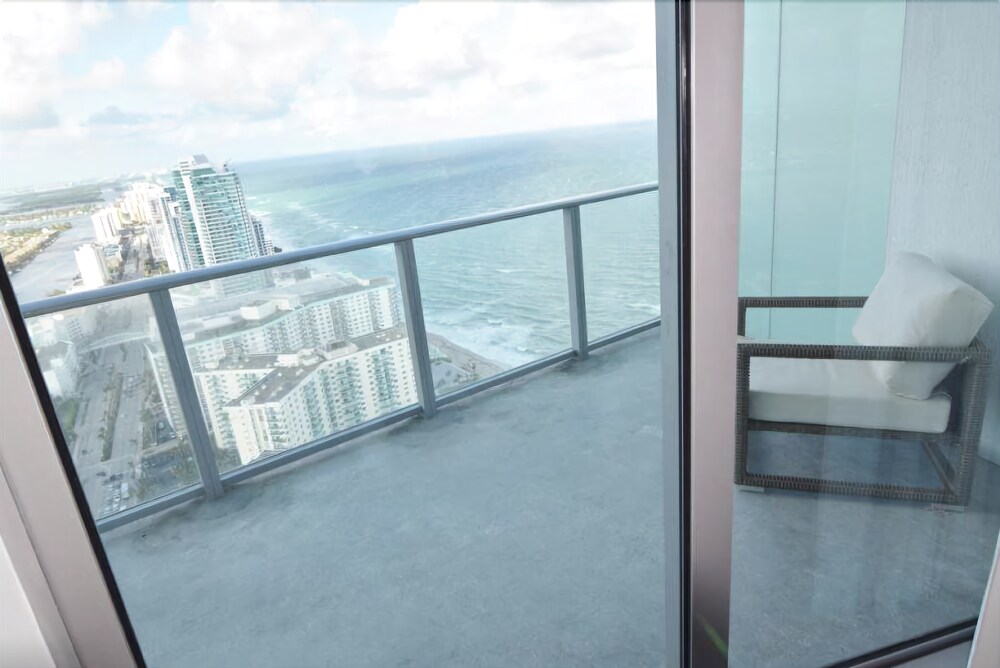 Ocean And Bay Views 1 Bed 1 Bath @ Hyde Resort - photo 21