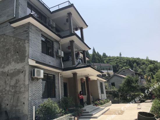 DE qing guan shan small building in Deqing, People's Republic of China