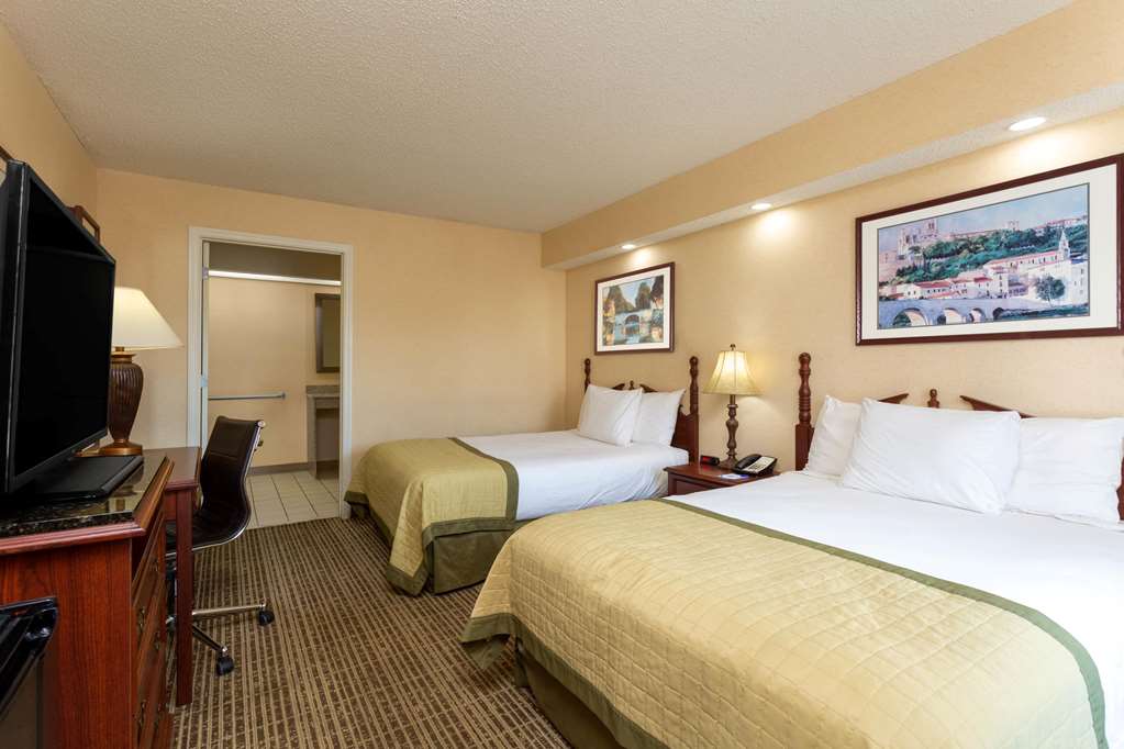 Baymont by Wyndham Easley Greenville - photo 6