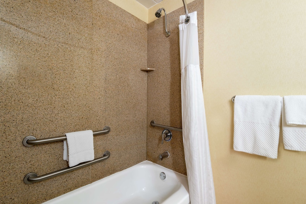 DoubleTree by Hilton Hotel Grand Rapids Airport - photo 46