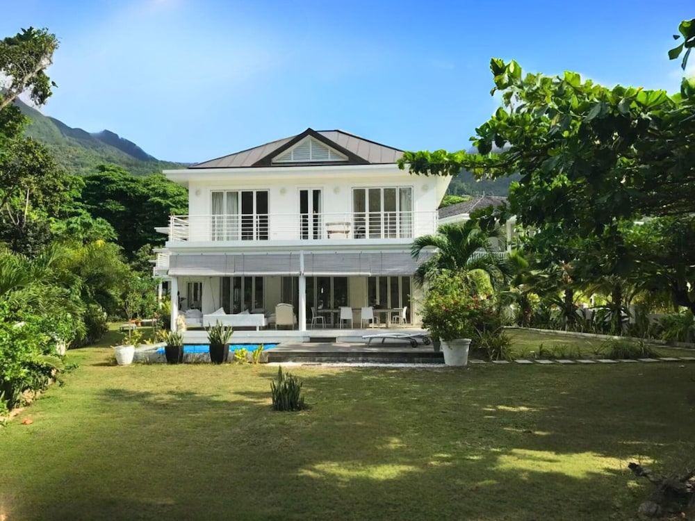 Villa Mimi Beachfront Beau Vallon — 4-Star Luxury Hotel in Beau Vallon, Seychelles