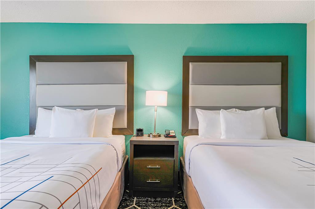 La Quinta Inn & Suites by Wyndham Batavia - photo 20