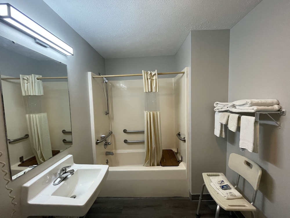 Embassy Inn - photo 22