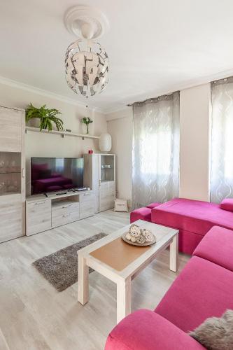 Fantastico apto recién 2 hab Sevilla Triana — 4-Star Luxury Hotel in Sevilla, Spain