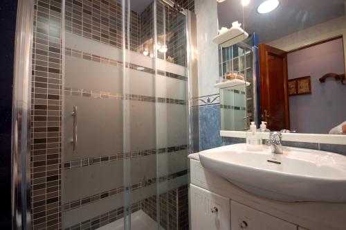Lets Holidays Pool Terrace Apartment Tossa De Mar — 4-Star Luxury Hotel in Tossa De Mar, Spain
