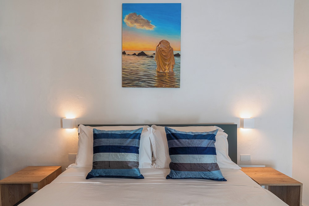 La Dimora di San Nicola Ortigia Boutique Apartments Terrace & Jacuzzi Access — 4-Star Luxury Hotel in Siracusa, Italy