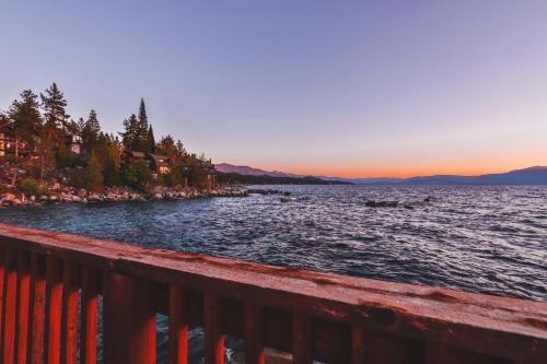 Sunset Cove Chic Tahoe Retreat