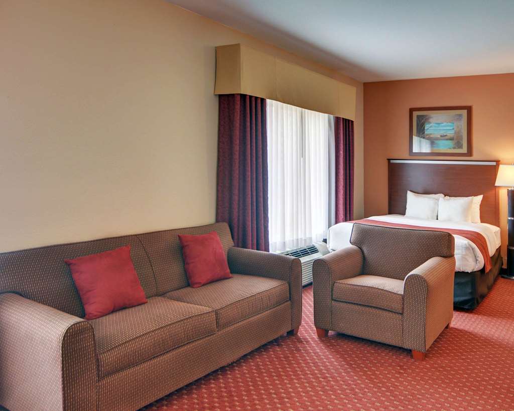 Quality Suites Near Cedar Creek Lake - photo 5